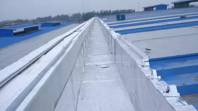 屋面彩鋁天溝制作安裝