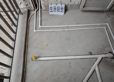 陽(yáng)臺(tái)水電這樣做，再大的暴雨也不怕！